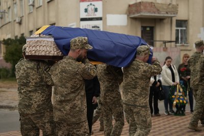 У Сумах попрощалися із захисником Богданом Анцифоровим У Сумах попрощалися із захисником Богданом Анцифоровим