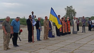 Оголосили день жалоби: на Черкащині поховали захисника Оголосили день жалоби: на Черкащині поховали захисника