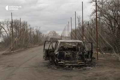 Автівка, уражена російським дроном на Новопавлівському напрямку Автівка, уражена російським дроном на Новопавлівському напрямку