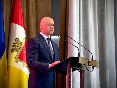 Грошові подарунки синові, підвищення зарплати та заощадження у крипті: що задекларували Труханов та віцемери Одеси Грошові подарунки синові, підвищення зарплати та заощадження у крипті: що задекларували Труханов та віцемери Одеси