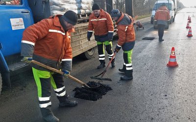 На ділянках шести доріг держзначення на Волині ремонтують аварійні ділянки На ділянках шести доріг держзначення на Волині ремонтують аварійні ділянки