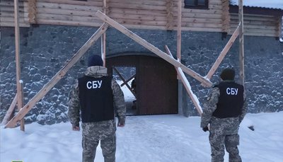 Перевірки в церквах УПЦ: на Житомирщині правоохоронці прийшли з перевірками у три монастирі в Коростенському районі Перевірки в церквах УПЦ: на Житомирщині правоохоронці прийшли з перевірками у три монастирі в Коростенському районі
