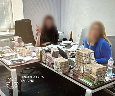 Понад 1,5 млрд грн прокрутили через фіктивні фірми: у Києві ліквідували конвертаційний центр Понад 1,5 млрд грн прокрутили через фіктивні фірми: у Києві ліквідували конвертаційний центр