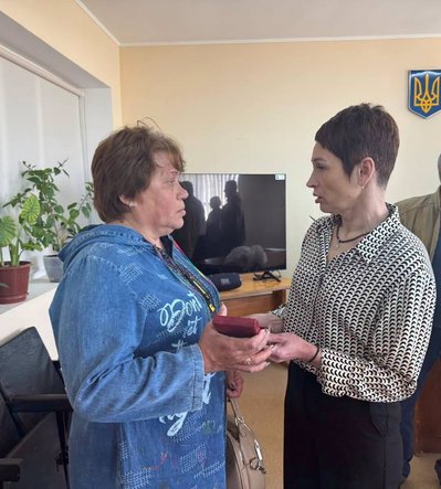 Родині загиблого захисника з Одещини вручили державну нагороду Родині загиблого захисника з Одещини вручили державну нагороду