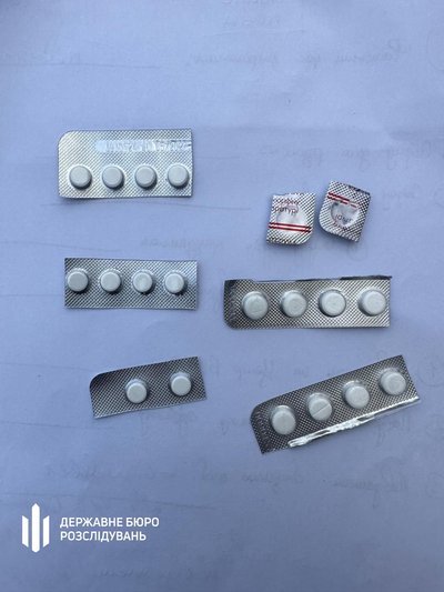 Судитимуть працівника СІЗО, якого втягнули в наркобізнес через романтичні стосунки з арештанткою — ДБР