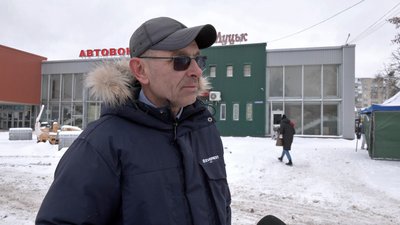 Розчищення доріг у Луцькій громаді: комунальники перейшли на цілодобовий режим роботи Розчищення доріг у Луцькій громаді: комунальники перейшли на цілодобовий режим роботи