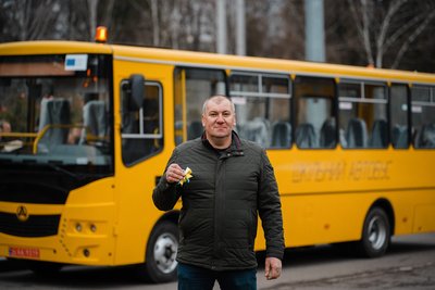 Нові шкільні автобуси передали чотирьом громадам Рівненщини Нові шкільні автобуси передали чотирьом громадам Рівненщини