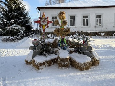 Двометрового дідуха та різдвяну зірку із вишивкою встановили у Музеї Кролевецького ткацтва Двометрового дідуха та різдвяну зірку із вишивкою встановили у Музеї Кролевецького ткацтва