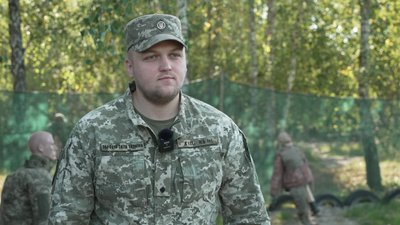 Як курсанти долають психологічну смугу перешкод в навчальному центрі Сухопутних військ