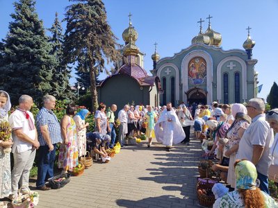 "Принесла кошик із медом та яблуками": як у Черкасах святкували Преображення Господнє "Принесла кошик із медом та яблуками": як у Черкасах святкували Преображення Господнє