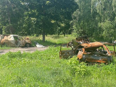 Пошкоджені будівлі та OSB-листи замість вікон: як живе село Самотоївка на Сумщині після обстрілів Пошкоджені будівлі та OSB-листи замість вікон: як живе село Самотоївка на Сумщині після обстрілів