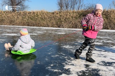 "Такої зими в нас давно не було": як озеро в Ізмаїлі перетворилося на льодову ковзанку "Такої зими в нас давно не було": як озеро в Ізмаїлі перетворилося на льодову ковзанку