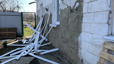 Унаслідок обстрілу Полтавщини пошкоджені житлові будинки Унаслідок обстрілу Полтавщини пошкоджені житлові будинки