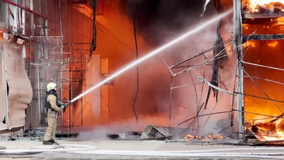 На найбільшому ринку Харкова Барабашово зайнялася пожежа після удару "Шахеда" На найбільшому ринку Харкова Барабашово зайнялася пожежа після удару "Шахеда"