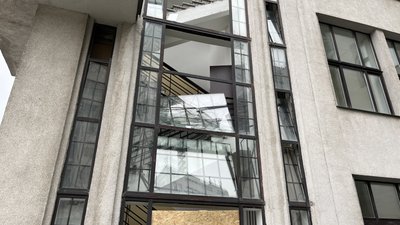 У Держпромі у Харкові вилетіли вікна та вітражі після авіаудару поблизу вночі 8 листопада 2024 У Держпромі у Харкові вилетіли вікна та вітражі після авіаудару поблизу вночі 8 листопада 2024