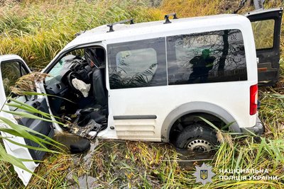 Смертельна ДТП на Рівненщині: водій Ford Connect злетів з дороги у кювет — поліція Смертельна ДТП на Рівненщині: водій Ford Connect злетів з дороги у кювет — поліція