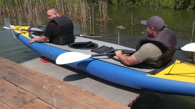 Безбар’єрність на воді: ветерани випробували підйомник для байдарок у парку "Оствиця" в Рівному