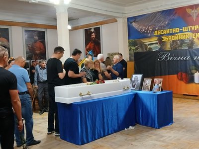 У Житомирі попрощалися з Валентиною Савіцькою, яка загинула через російський удар по Київщині У Житомирі попрощалися з Валентиною Савіцькою, яка загинула через російський удар по Київщині