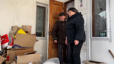 Люди сортують відходи у селах на Рівненщині, щоб підтримати ЗСУ