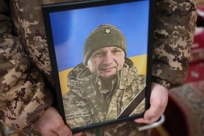 У Луцьку попрощалися з 49-річним бійцем Олександром Коханюком У Луцьку попрощалися з 49-річним бійцем Олександром Коханюком