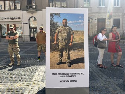 Прощання із Василем Паламарчуком на площі Ринок, 10 липня 2024 Прощання із Василем Паламарчуком на площі Ринок, 10 липня 2024