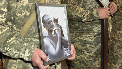 У Полтаві попрощалися з трьома полеглими захисниками України У Полтаві попрощалися з трьома полеглими захисниками України