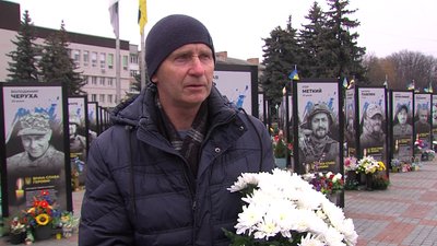 "Терпіння мамі, бо це єдиний син": з військовим Олександром Поліщуком попрощалися у Рівному "Терпіння мамі, бо це єдиний син": з військовим Олександром Поліщуком попрощалися у Рівному