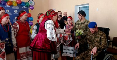 У Житомирській лікарні одружилися військовослужбовці Валентин та Ірина У Житомирській лікарні одружилися військовослужбовці Валентин та Ірина