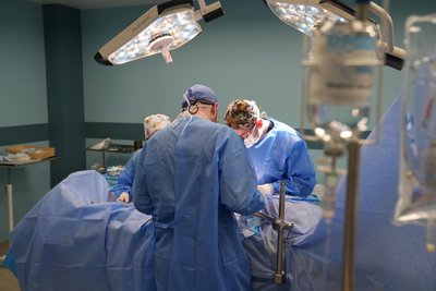 У Львові 58-річному пацієнтові одночасно пересадили нирку та серце У Львові 58-річному пацієнтові одночасно пересадили нирку та серце