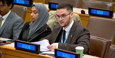 Ян Ерл-Ружицький виголошує промову на одному із засідань, жовтень 2025 року, США Ян Ерл-Ружицький виголошує промову на одному із засідань, жовтень 2025 року, США