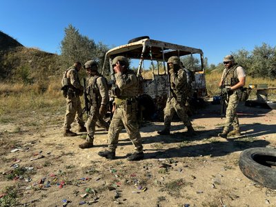 «Ми там, де може бути тільки ворог»: як морпіхів 140-го батальйону навчають стрільбі «Ми там, де може бути тільки ворог»: як морпіхів 140-го батальйону навчають стрільбі