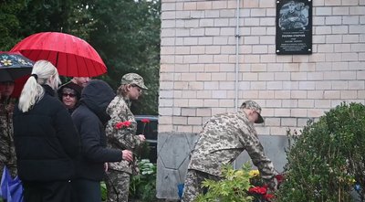 На Хмельниччині відкрили пам'ятну дошку захиснику Руслану Старчуку На Хмельниччині відкрили пам'ятну дошку захиснику Руслану Старчуку