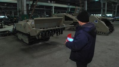 На підприємстві Хмельниччини роблять техніку для гуманітарного розмінування