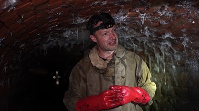 "Тут тече річка Млинівка": у Стрию досліджують підземний тунель часів Австро-Угорщини "Тут тече річка Млинівка": у Стрию досліджують підземний тунель часів Австро-Угорщини