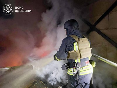 РФ атакувала припортову інфраструктуру на півдні Одещини: поранено людину РФ атакувала припортову інфраструктуру на півдні Одещини: поранено людину