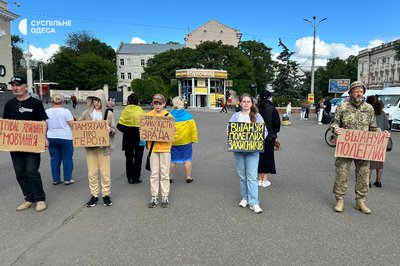 "Вшануй в Одесі": родини військових і ветерани провели акцію памʼяті загиблих у війні з Росією "Вшануй в Одесі": родини військових і ветерани провели акцію памʼяті загиблих у війні з Росією