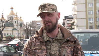 Для доставки боєприпасів та їжі: волонтерка Ольга Юзвюк з Рівного передала автомобіль 141 бригаді Для доставки боєприпасів та їжі: волонтерка Ольга Юзвюк з Рівного передала автомобіль 141 бригаді