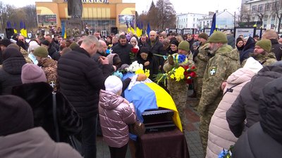 З добровольцями Василем Оніщуком, Тетяною Лукашук та Олегом Півнем попрощались у Рівному З добровольцями Василем Оніщуком, Тетяною Лукашук та Олегом Півнем попрощались у Рівному