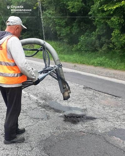 На ремонт доріг Житомирщини цьогоріч виділили вдвічі менше фінансування, ніж торік На ремонт доріг Житомирщини цьогоріч виділили вдвічі менше фінансування, ніж торік