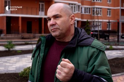 Як відновлюють житловий комплекс в Одесі, куди поцілив російський "шахед"