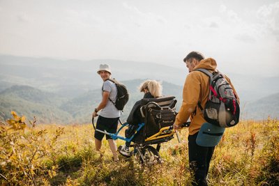 Підйоми в гори для людей з інвалідністю: проєкт "On3Wheels" шукає волонтерів