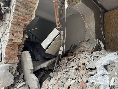 Без світла, води та опалення: в яких умовах живуть мешканці будинку на Баранівці у Сумах після атаки РФ