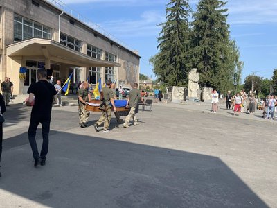 Був зниклим безвісти: на Черкащині попрощались з полеглим захисником Був зниклим безвісти: на Черкащині попрощались з полеглим захисником