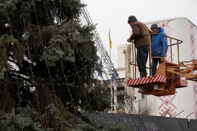 Ялинка у Дергачах на Харківщині, грудень 2024 року Ялинка у Дергачах на Харківщині, грудень 2024 року