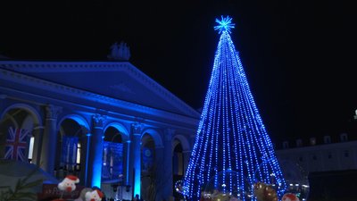 Засвітили центральну різдвяну ялинку в Рівному. Як це було і що розповіли присутні Засвітили центральну різдвяну ялинку в Рівному. Як це було і що розповіли присутні