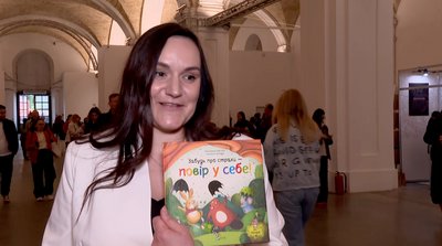 Які книжки Тетяна Бережна обрала для доньки на "Книжковому арсеналі" Які книжки Тетяна Бережна обрала для доньки на "Книжковому арсеналі"