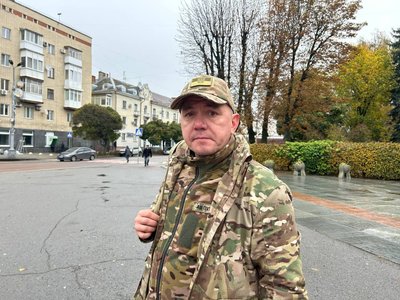 У Житомирі на майдані Соборному за 60 тисяч гривень замінили напівсфери У Житомирі на майдані Соборному за 60 тисяч гривень замінили напівсфери