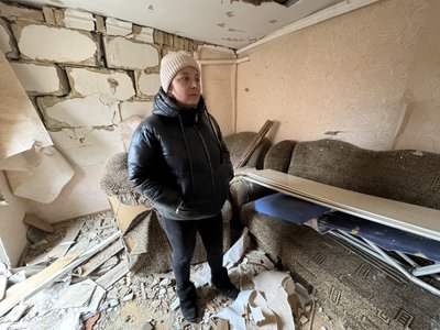 “Ми всі залишились бомжами”. Російська армія вдарила безпілотником по будинках у Стецьківці на Сумщині “Ми всі залишились бомжами”. Російська армія вдарила безпілотником по будинках у Стецьківці на Сумщині