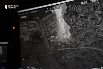 Військові екіпажу розвідувального дрона "Домаха" батальйону БС "Сапсани" 30 б30 ОМБр працюють по цілі у Соледарі. Донеччина, травень 2026 року Військові екіпажу розвідувального дрона "Домаха" батальйону БС "Сапсани" 30 б30 ОМБр працюють по цілі у Соледарі. Донеччина, травень 2026 року