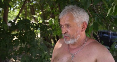 Сестра вигнала з квартири. У Дніпрі чоловік живе просто неба біля сміттєзвалища Сестра вигнала з квартири. У Дніпрі чоловік живе просто неба біля сміттєзвалища